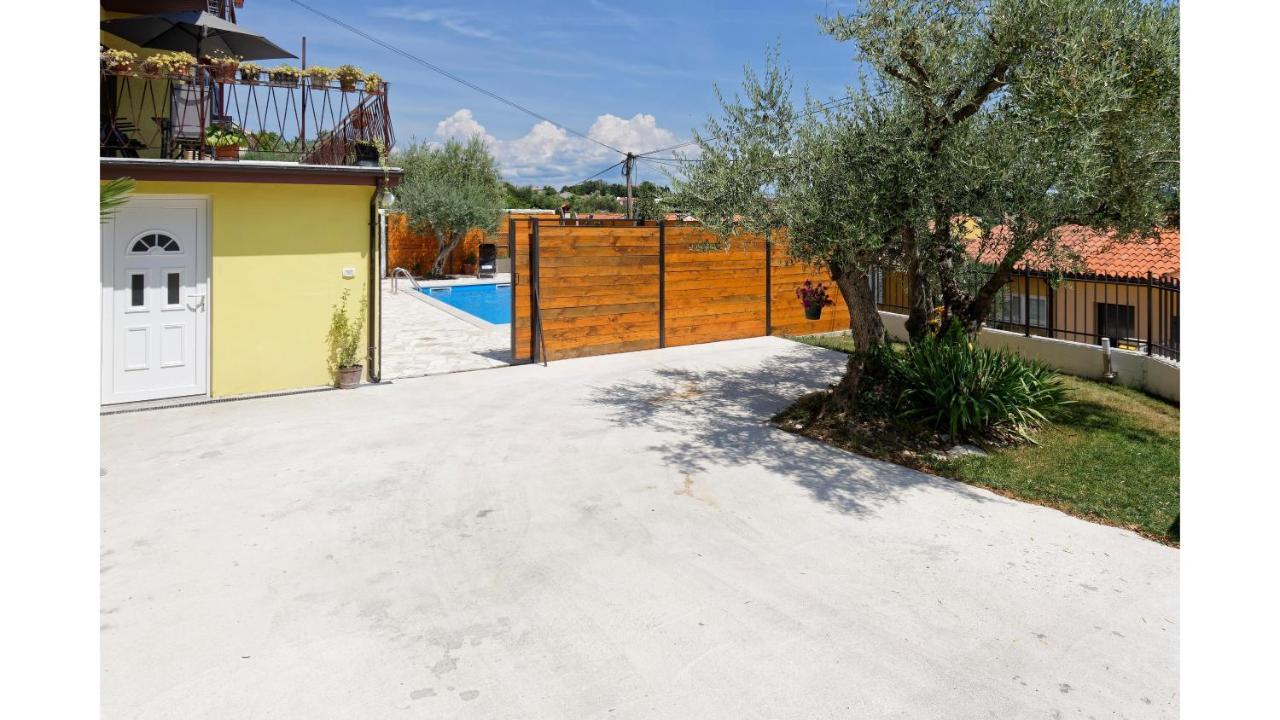 Holiday Home Vlady By Rent Istria Бує Екстер'єр фото